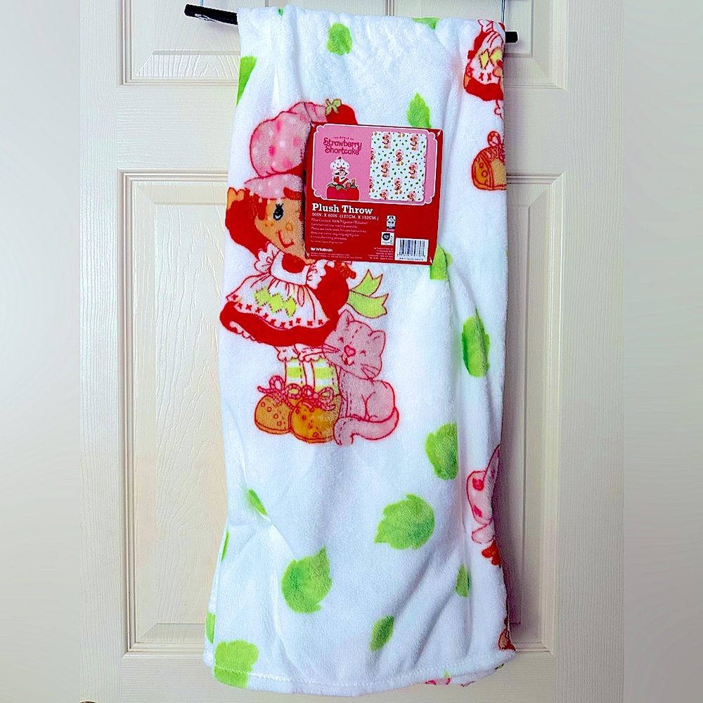 NWT The World of Strawberry Shortcake Plush Throw/Blanket 2025🍓50x60 🍰Cute